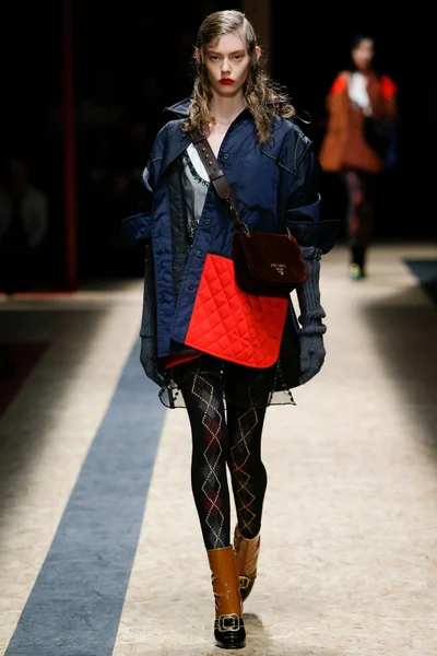Look 25